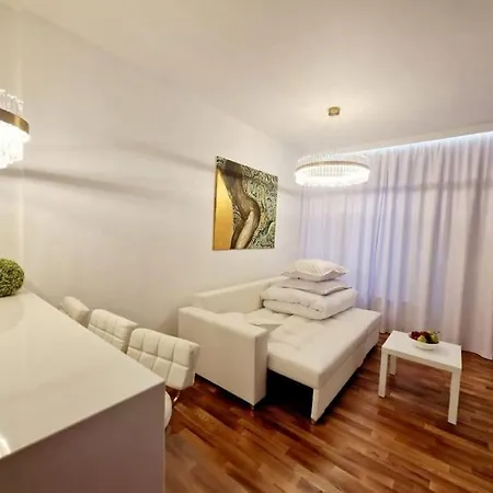 Luxury Princessa & Garage & Cable Tv Channels Warsaw
