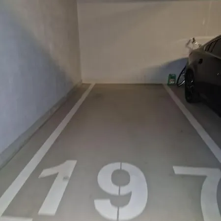 Luxury Princessa & Garage & Cable Tv Channels * Warsaw
