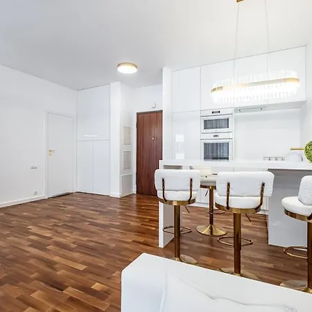 Luxury Princessa & Garage & Cable Tv Channels Apartment