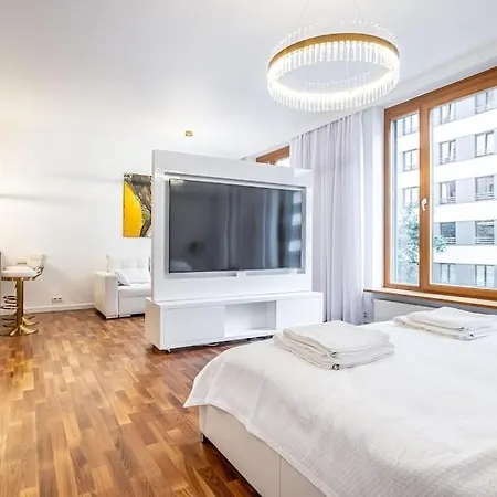 Luxury Princessa & Garage & Cable Tv Channels * Warsaw