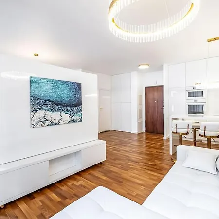 Luxury Princessa & Garage & Cable Tv Channels * Warsaw