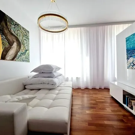 Apartment Luxury Princessa & Garage & Cable Tv Channels *