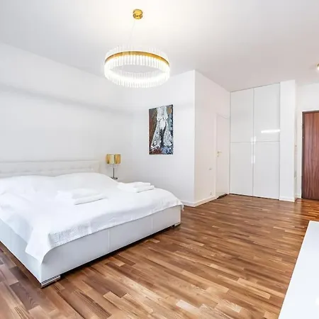 Luxury Princessa & Garage & Cable Tv Channels Apartment *