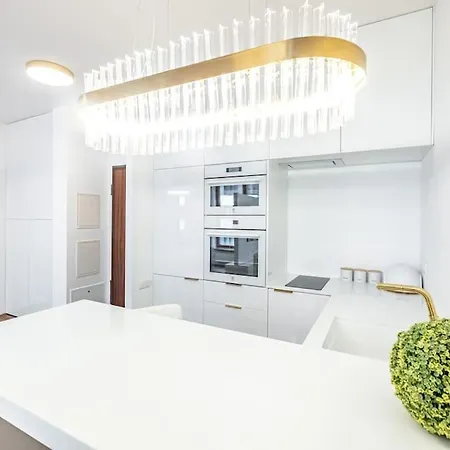 Luxury Princessa & Garage & Cable Tv Channels Apartment