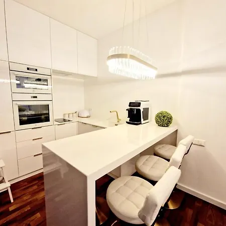 Apartment Luxury Princessa & Garage & Cable Tv Channels Warsaw